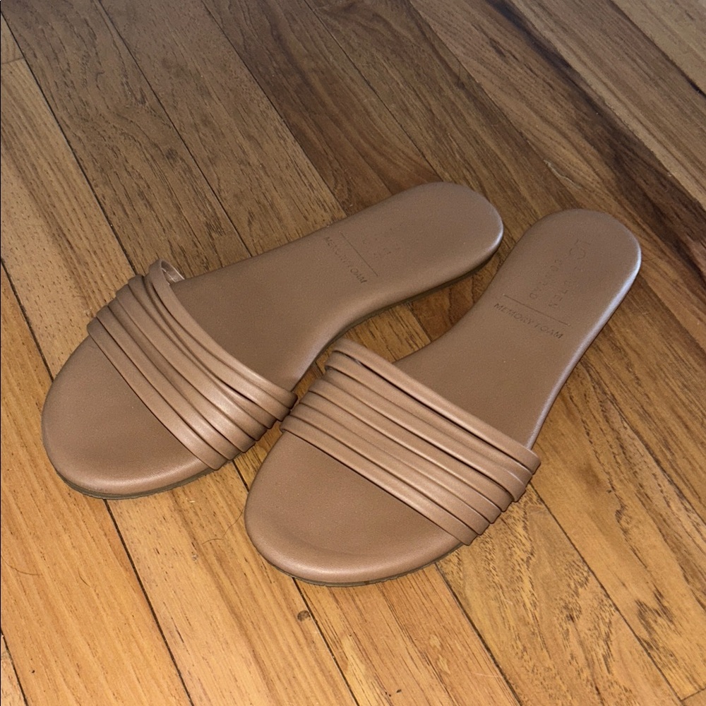 Women’s Tan Slide Sandals